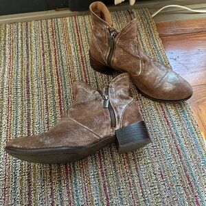 Seychelles Silver Tan Ankle Booties with Rounded Toe